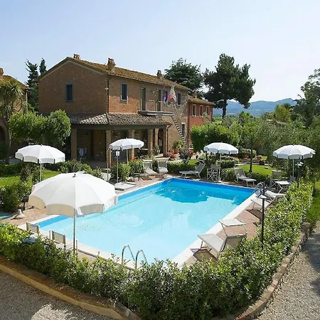 Spacious With Shared Pool, Cleaning Included *